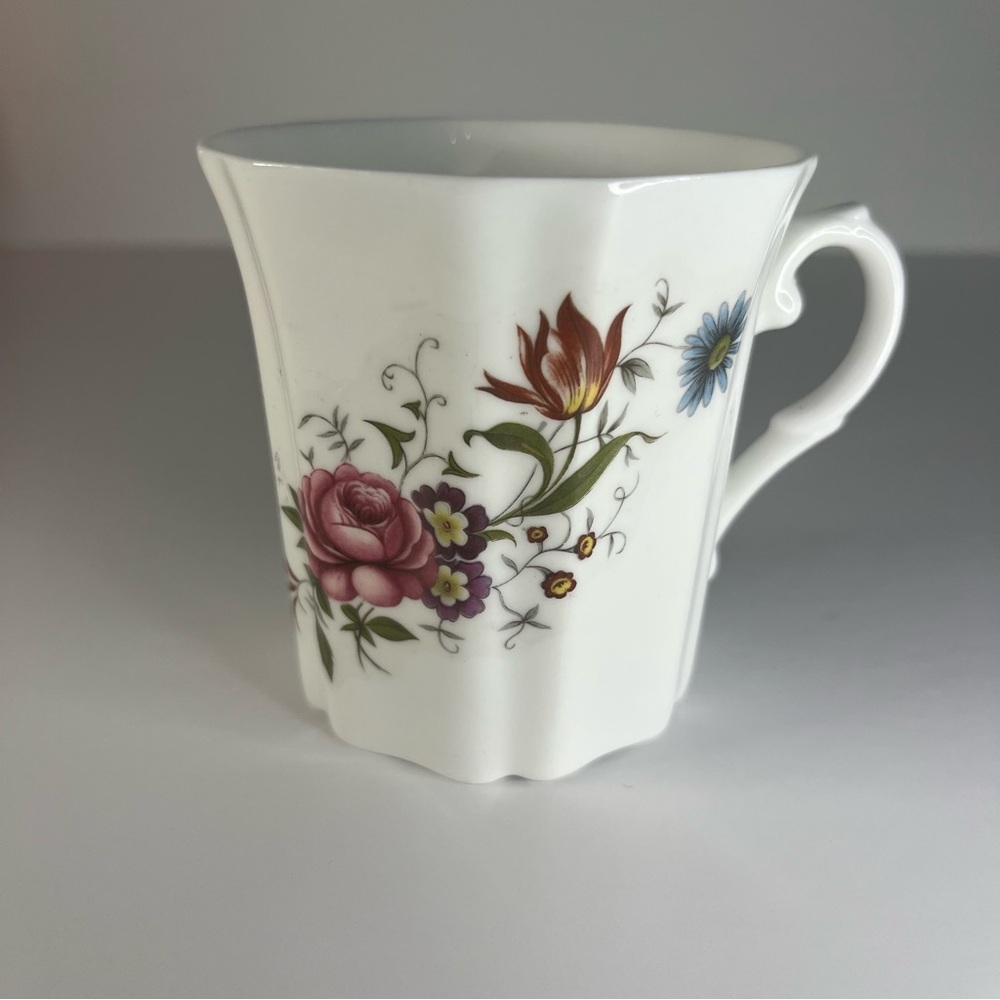 Set of 2 Royal Grafton fine bone China antique Tea Cups, new condition